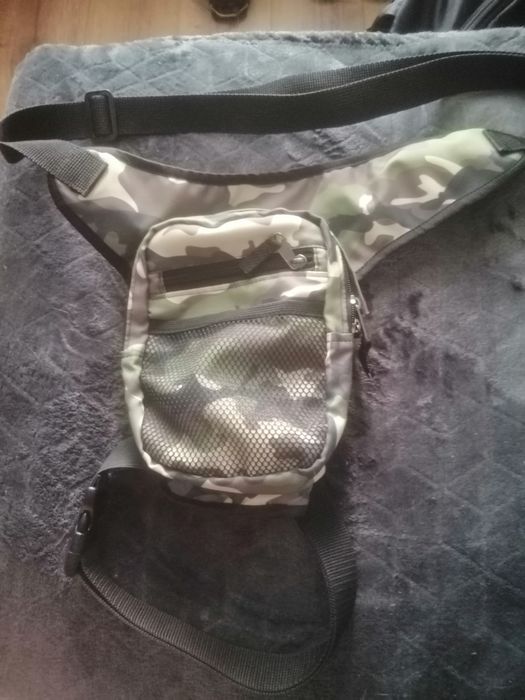 Nerka mocowaniem standardowym  US pasek pod udo..