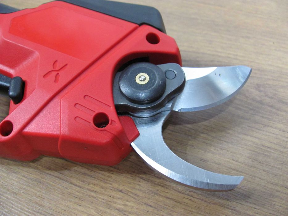 Секатор безщітковий серії Professional Einhell GP-LS 18/28 Li BL професійний та Секатор Einhell GE-LS 18 Li ножиці садові привезено з Німеччини
