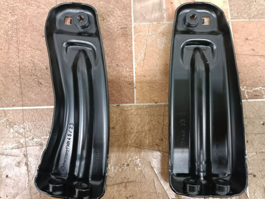 Кронштейн оригінал для кріплення захисту двигуна Фольцваген Шкода Skod