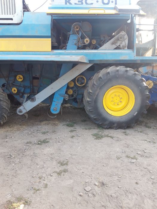 Продам комбайн славутич