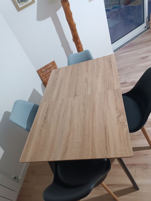 Mesa extensível + 4 cadeiras