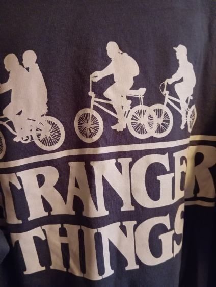 Sprzedam dziewczęcą bluzę Stranger Things