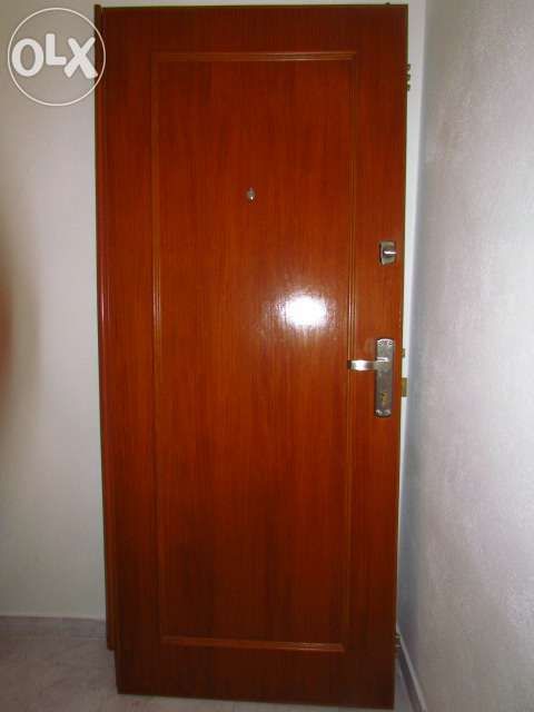 Porta Blindada em bom estado.