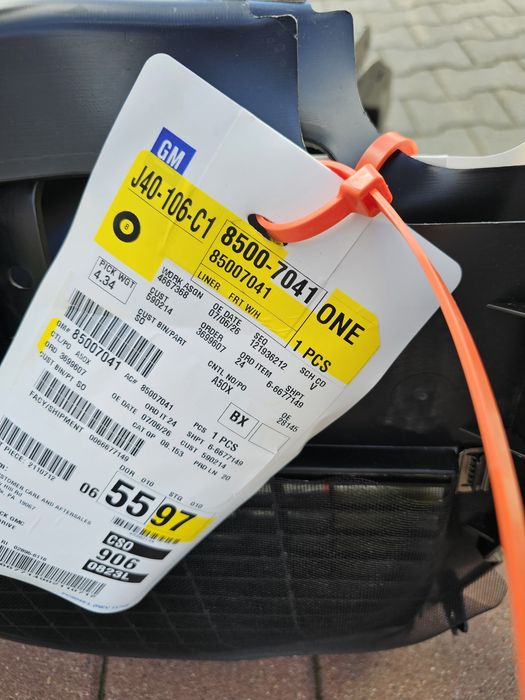 Nadkole przednie corvette c8 nowe