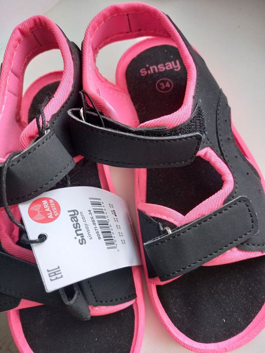 Сандалі, босоніжки