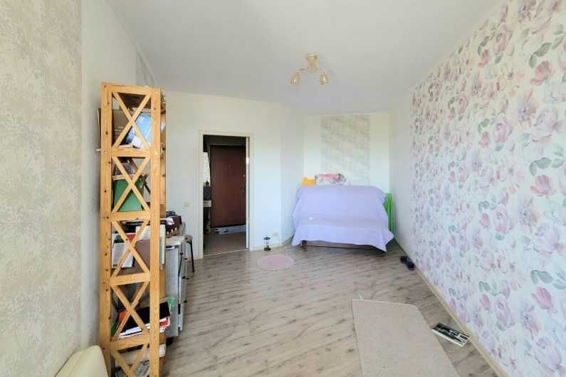 Продам 1 комнатная квартира на Бреуса.