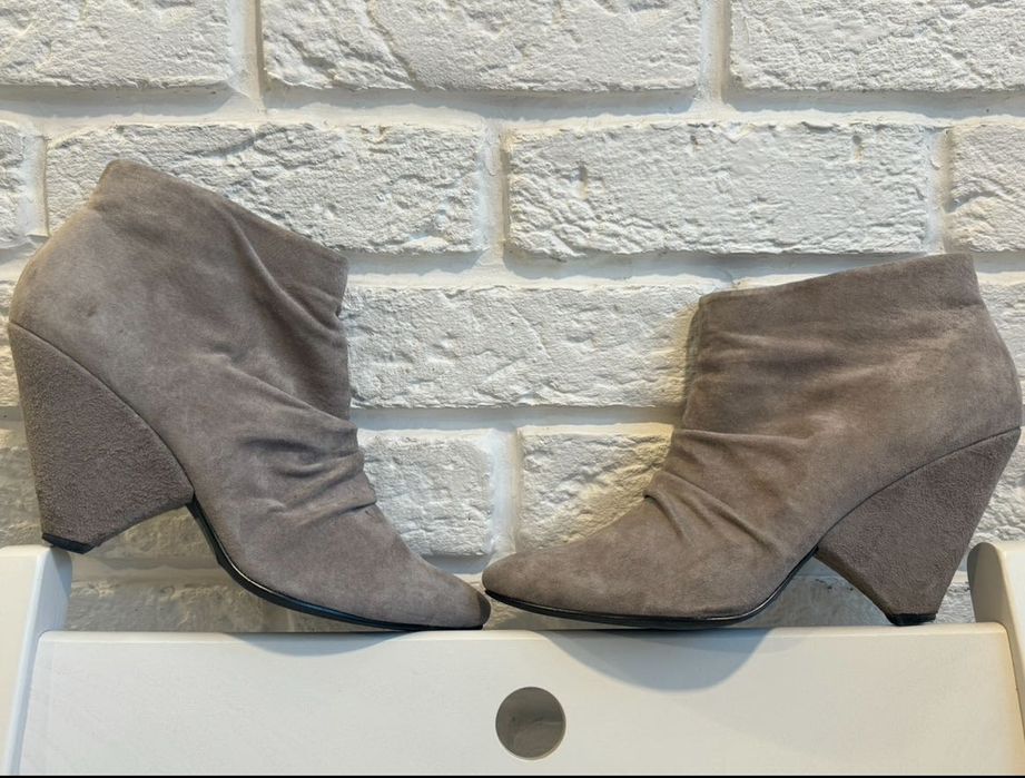 Ботинки, ботильоны натуральна замша Gabriella Rocha. US 8