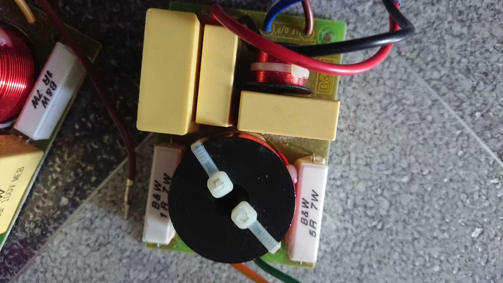 Zwrotnice głośnikowe 2 drożne do kolumn B&W