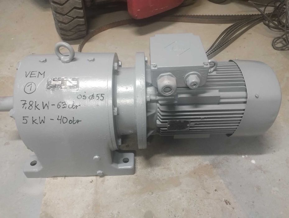 Motoreduktor prosty dwubiegowy VEM