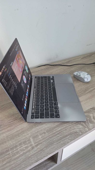 MacBook Pro 13” M2 2022 – Excelente Estado