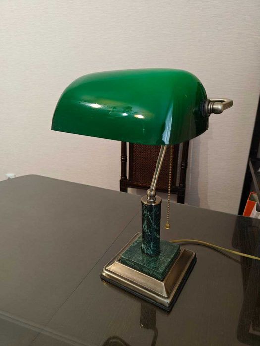 Лампа настольная классическая