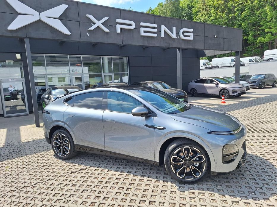 XPeng G6 Performance AWD 80,8 kWh Graphite / Light Gray