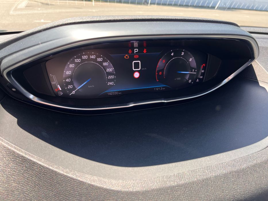 Продаю своє авто Peugeot 3008