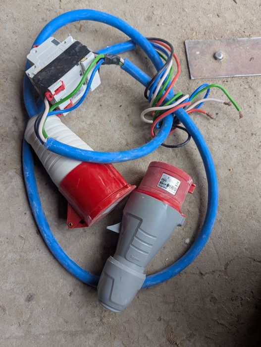 Вилка, розетка, автомат на 380В.