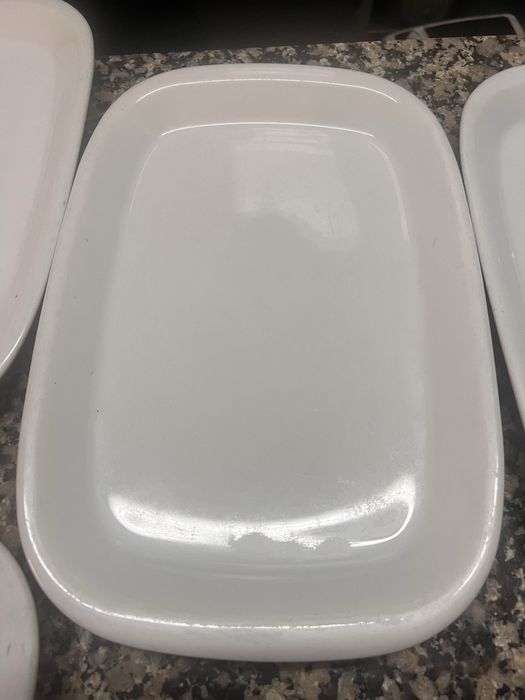 White serving trays for restaurant488729497494497280