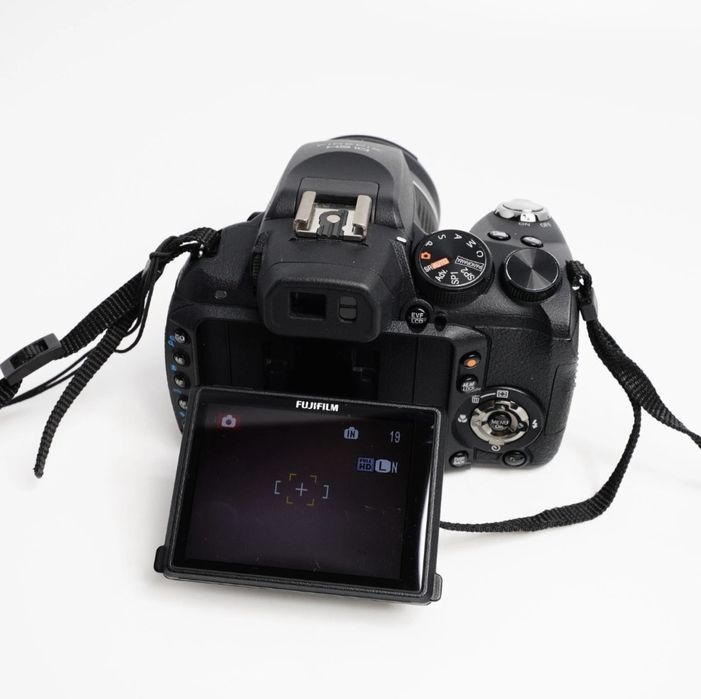 Fujifilm HS10 30x Zoom 4.2-126mm F/2.8-5.6