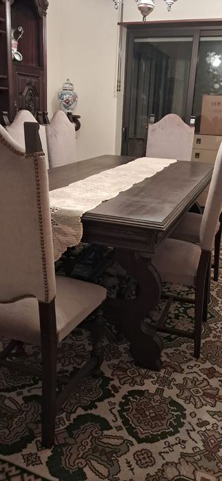 Mesa de sala de jantar(1,90X1,00) , cadeiras-15€