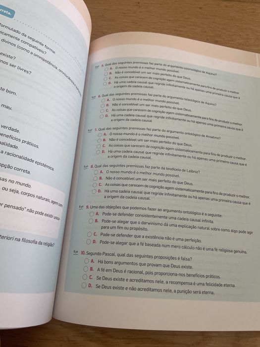 Caderno de estudante de filosofia de 11.ºano