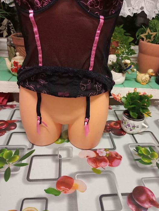 Koszulka -halka z przyczepkami na pończochy 80 B