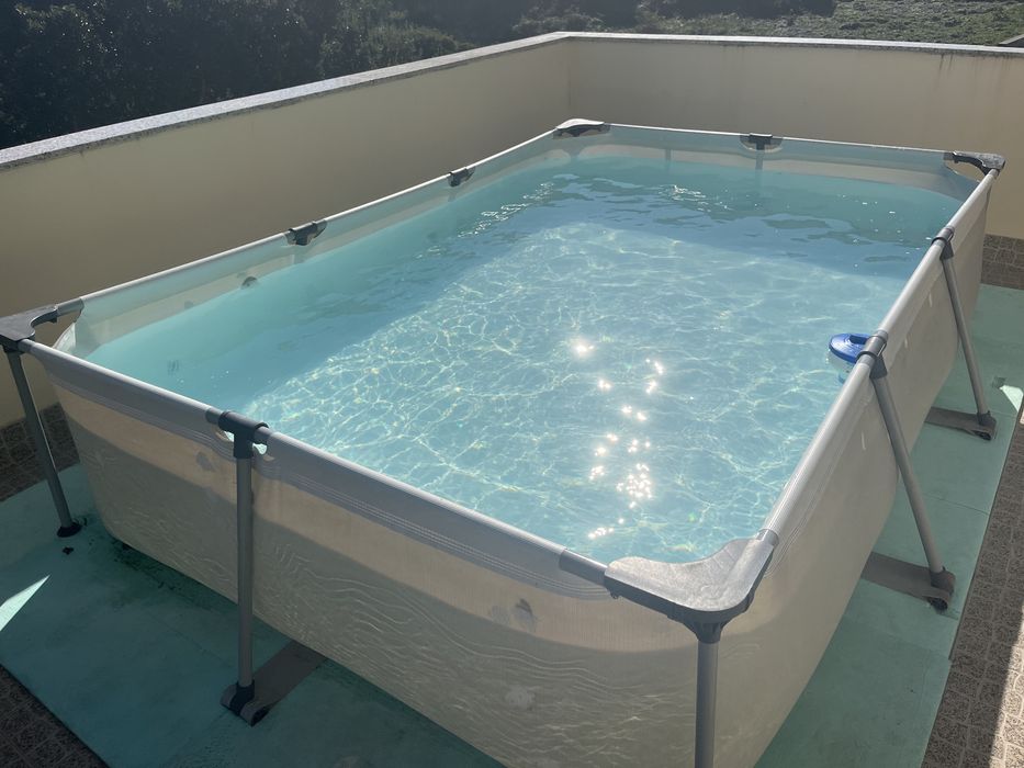 Piscina com acessorios
