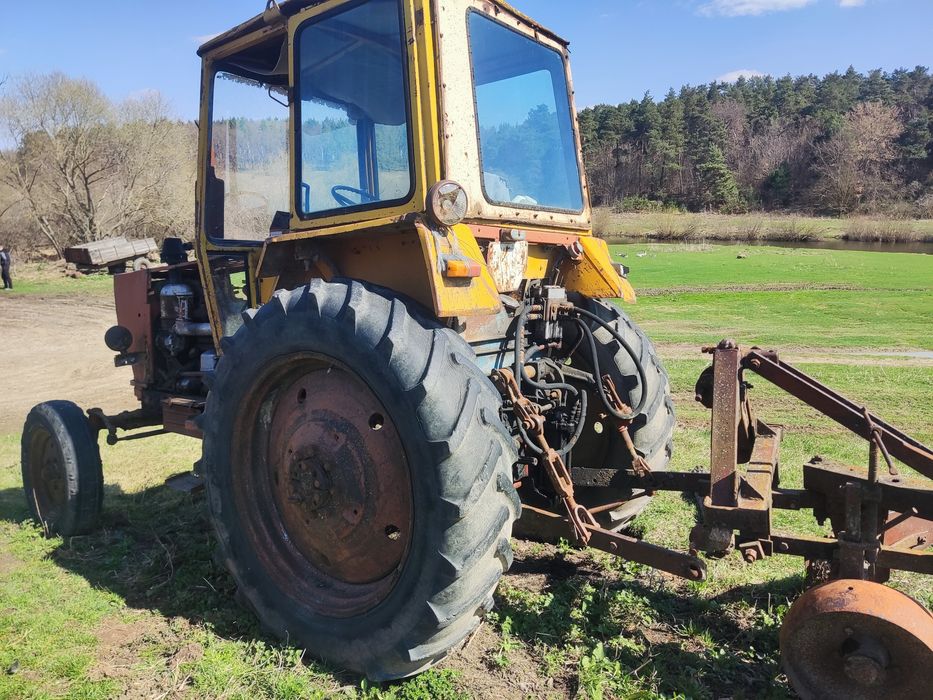 Продам ,трактор ,плуг