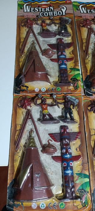 Brinquedos cowboys e acessórios antigos em plastico