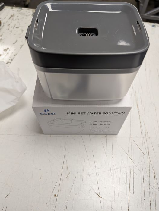 Fonte de água para animais domésticos