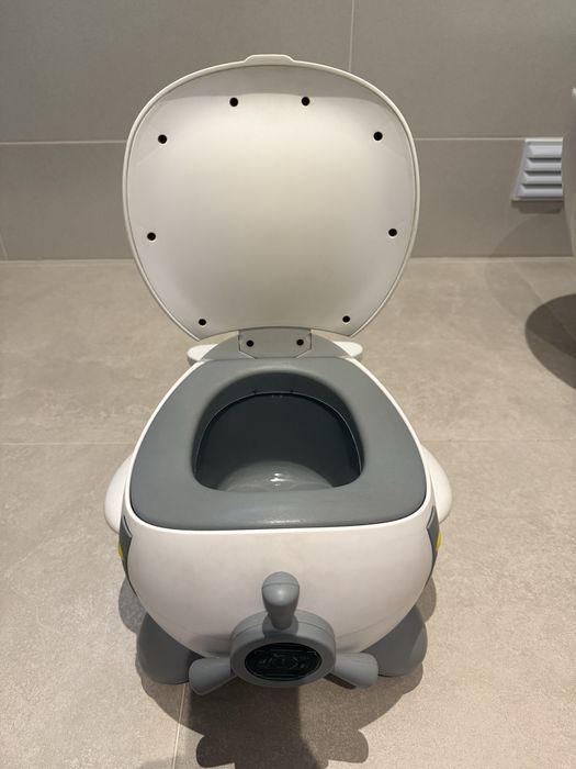 Bacio infantil em forma de avião