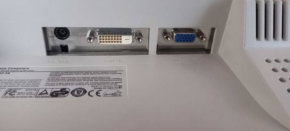 Monitor plano FUJITSU_SIEMENS de 15"