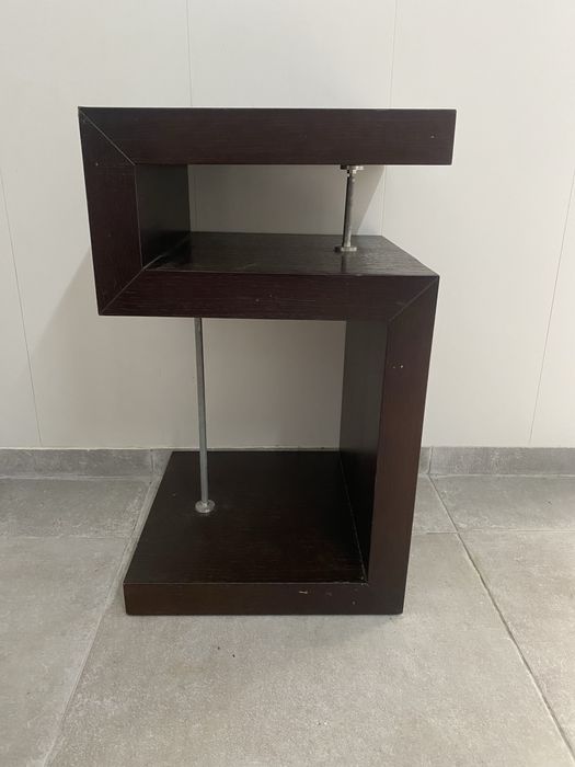 Movel de apoio ou comoda em vengue