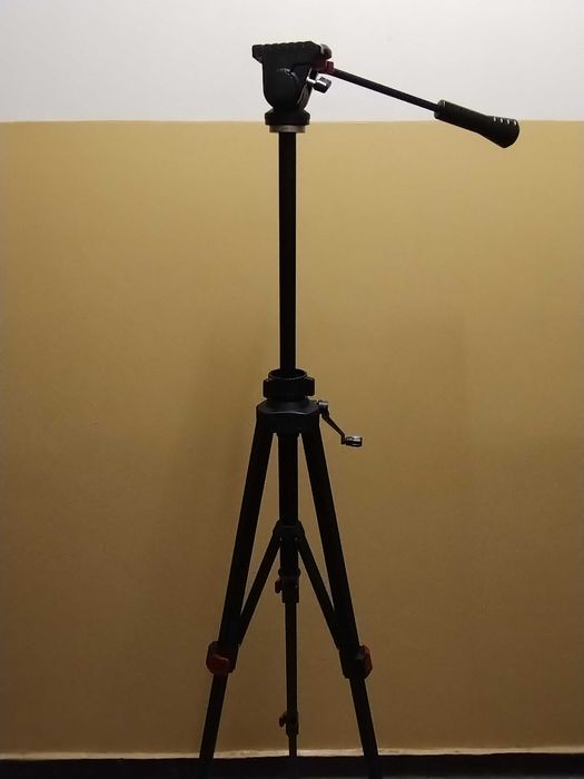 Statyw do lasera budowlanego