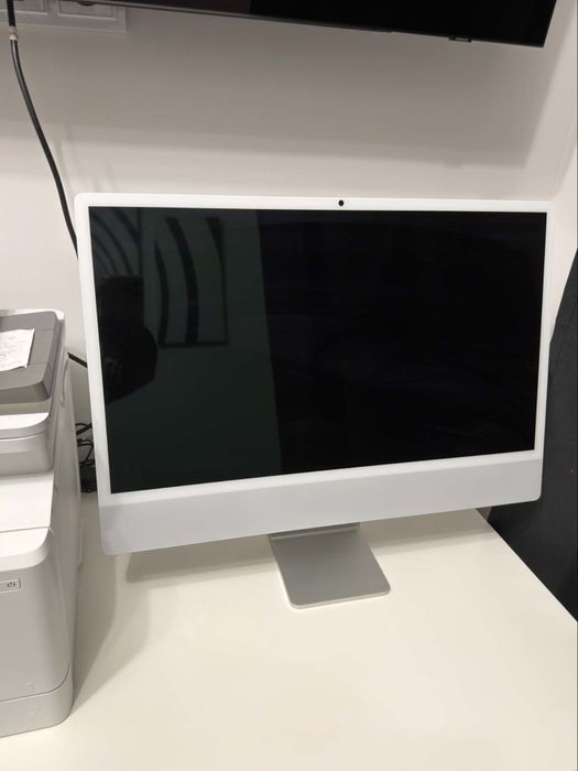 Apple iMac 24" (M4, 256 GB, 8-core CPU / 8-core GPU) – Stan Idealny, Jak Nowy!