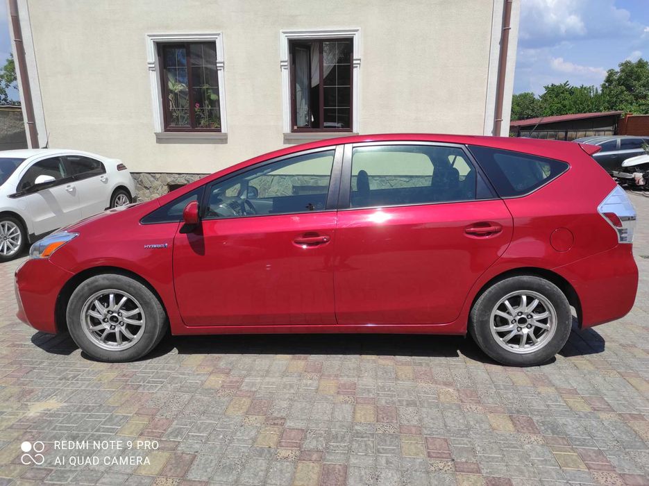 Сдам в аренду Тоyota Prius V Гибрид 2012 год супер цена 570гр день.
