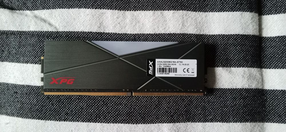 Memoria ddr4 8gb 3200mhz xpg led