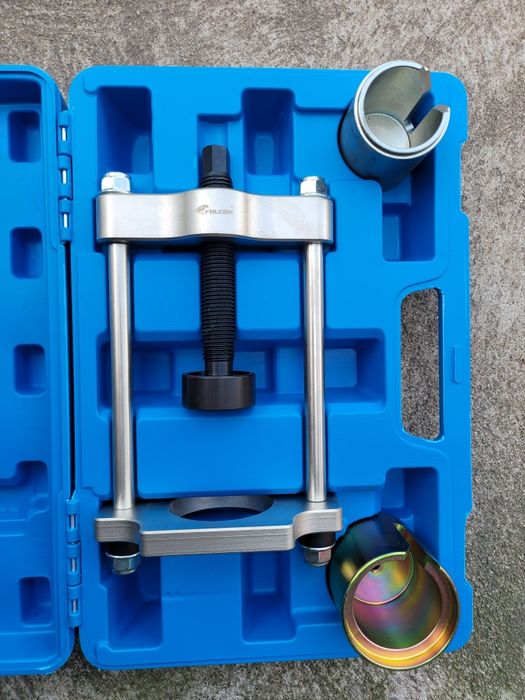 Zestaw Ściągacze prasa tuleiI wachacza,piasty, Ford Mazda Volvo