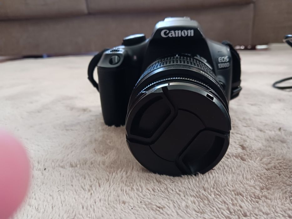 Câmara Canon EOS 1300D e mala de transportar