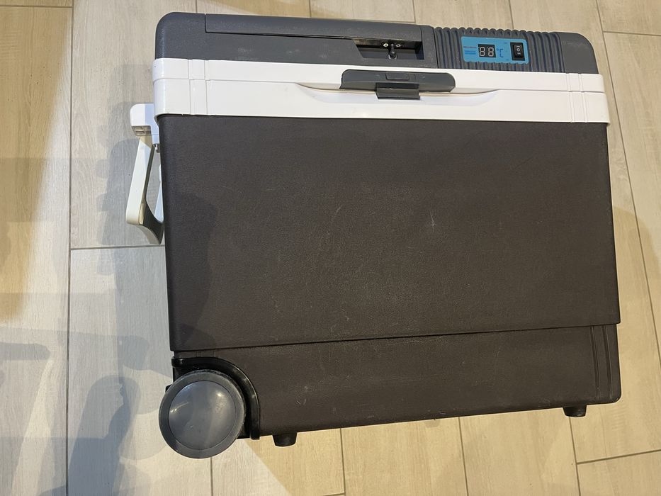 Автохолодильник Biltema Cooling & Heating Box XL (12V/230V)