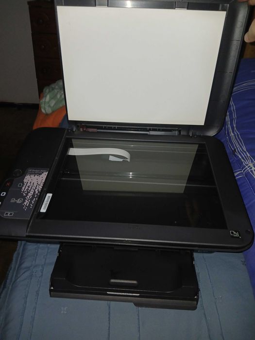 Vendo Impressora HP Deskejet 2050 em bom 35 euros Negóciaveis