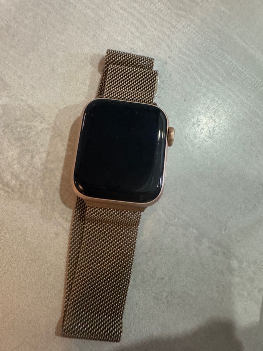 Продам Apple Watch SE 40 mm у золотому кольорі, ціна 8500 грн