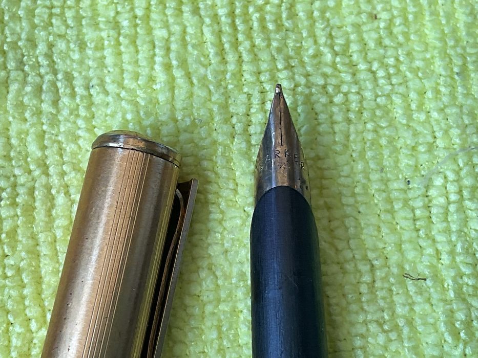 Varias lapiseiras e caneta da Parker