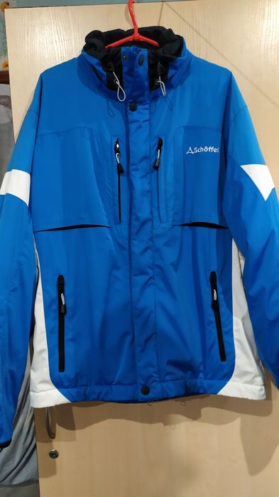 Курточка спортивная