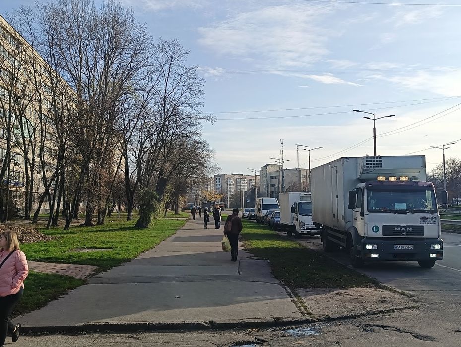 Без -%. Пиво-Кофе-Зоо-Обмен валют(30м.кв) Ул.Симиренко 5