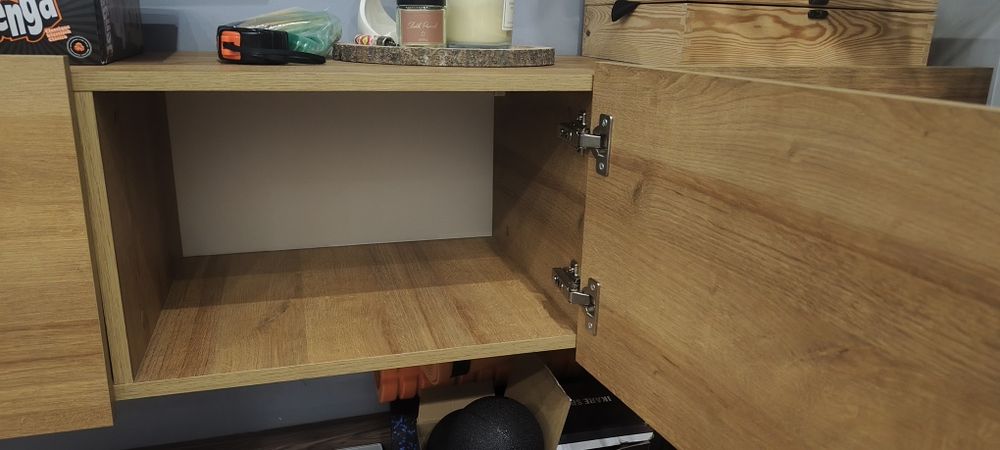 Szafki podwieszane pod TV