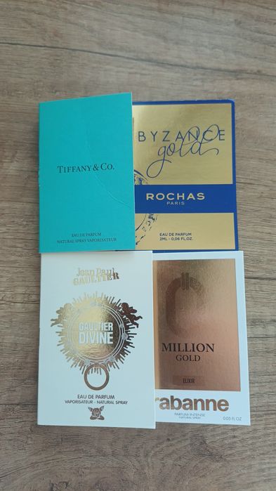 Zestaw mini perfumy 4 sztuki.