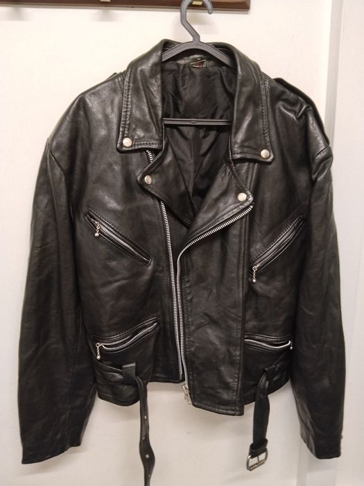 Blusão  em  pele com pouco uso em bom estado geral fechos a funcionar