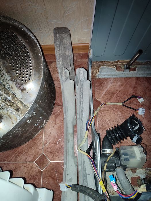 Продам запчасти на стиральную машину LG F 1056 MD