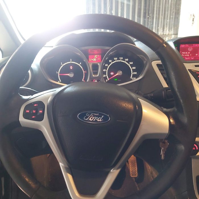 Fiesta 1600tdci  vendo/troco