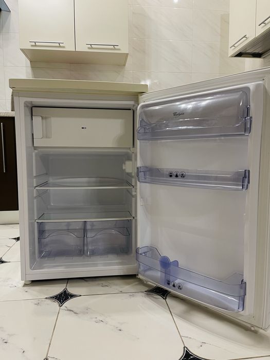 Холодильник Whirlpool ARC 104/1/А+