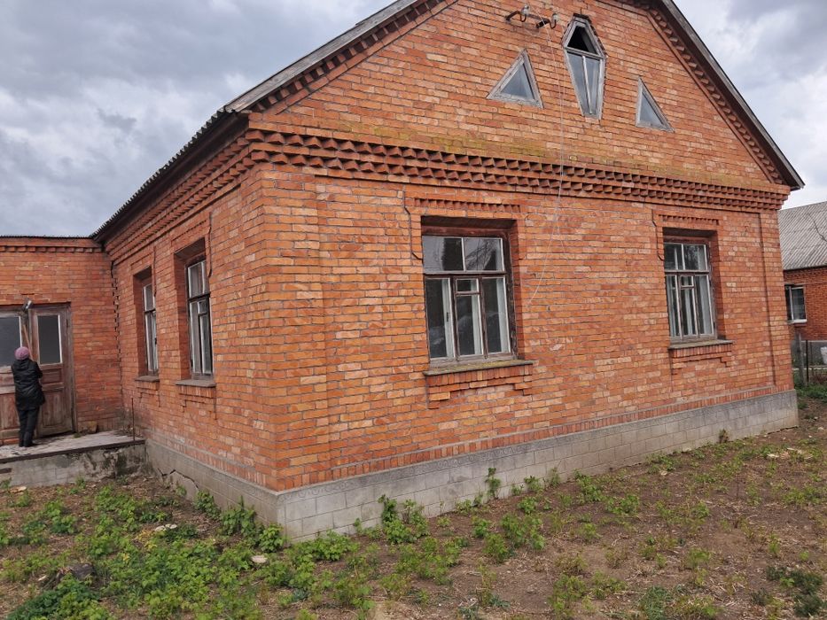 Терміново продається будинок в затишному  місці