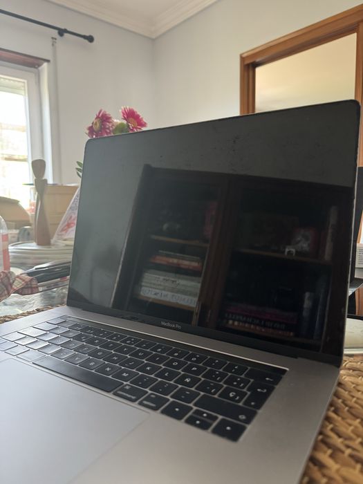 2017 15-inch MacBook Pro474598936087767042